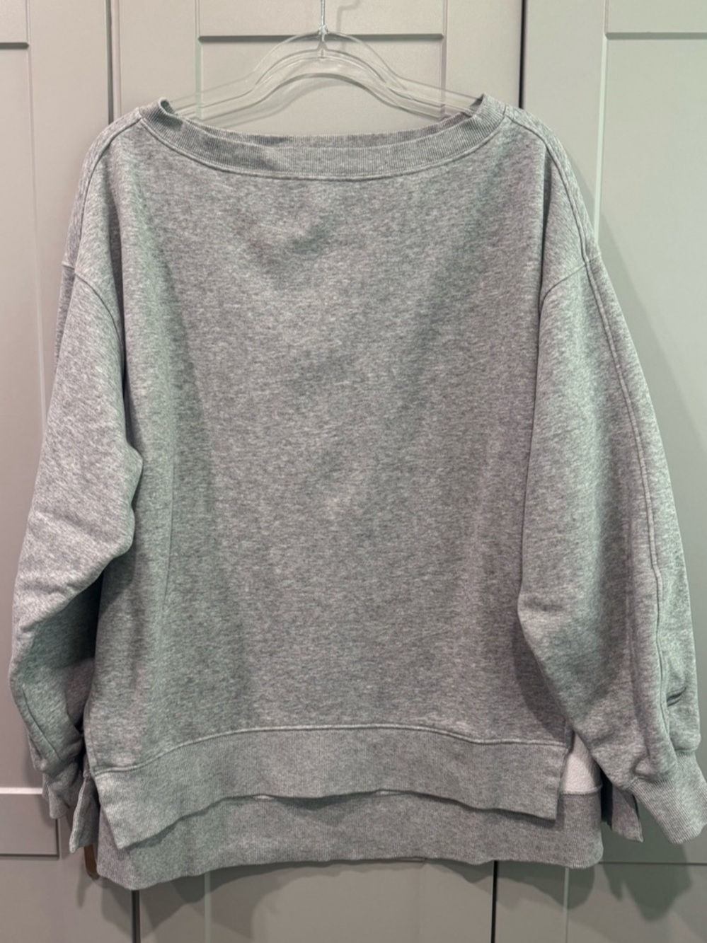 Fabletics Women's Gray Long Sleeve Sweatshirt Size Large Like New